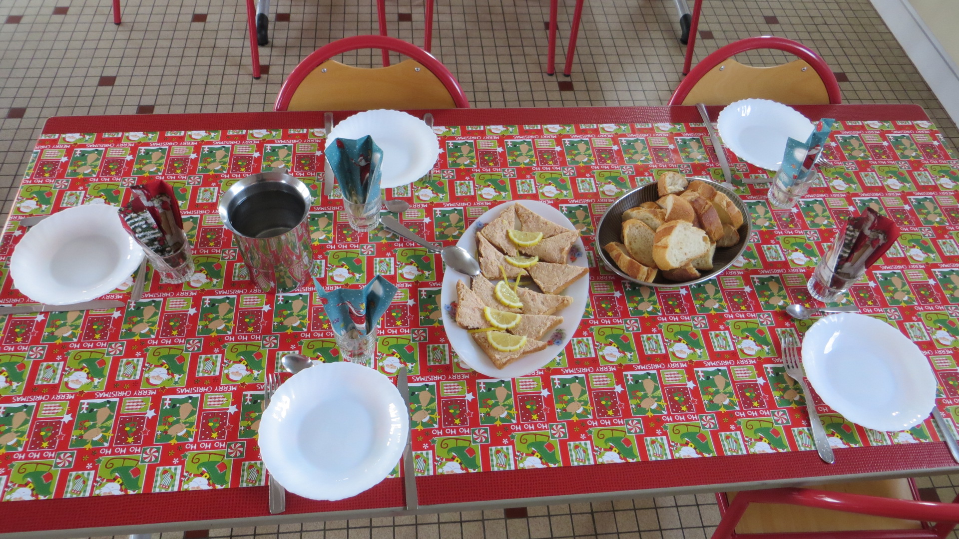 Repas de Noël à la cantine - Ecole de Chassors