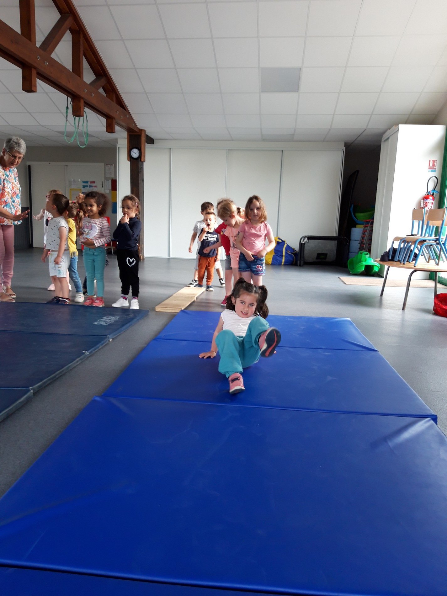 cirque-acrobatie-et-rolla-bolla-les-coles-maternelle-et