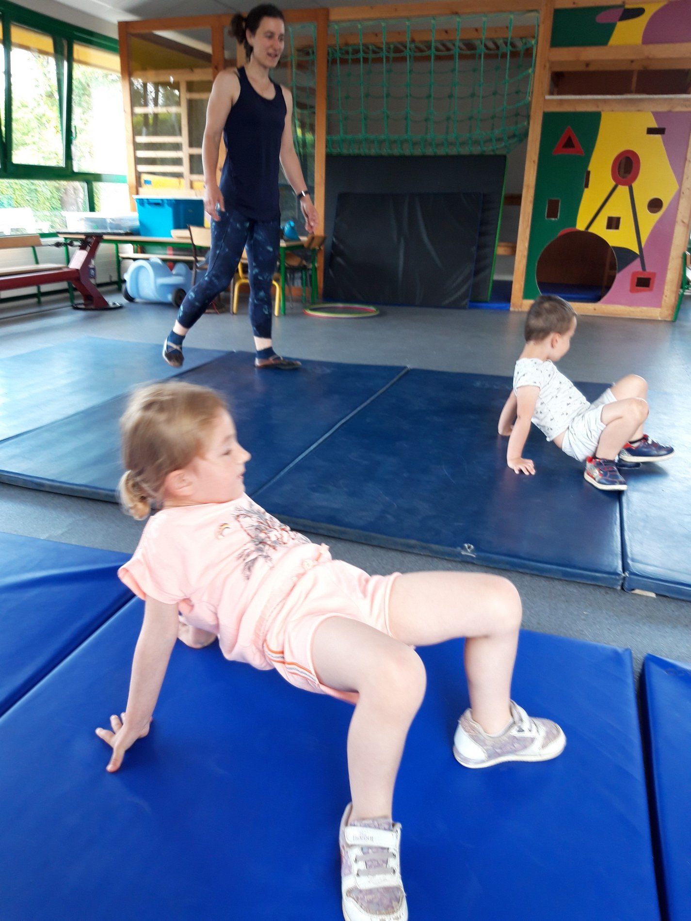 cirque-acrobatie-et-rolla-bolla-les-coles-maternelle-et