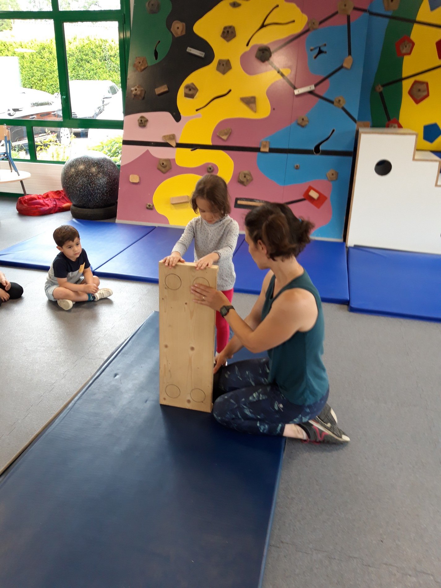 cirque-acrobatie-et-rolla-bolla-les-coles-maternelle-et