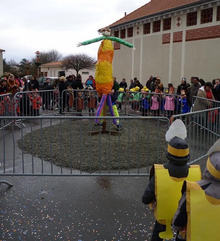 Carnaval de l'école Le RRS de RoumazièresLoubert