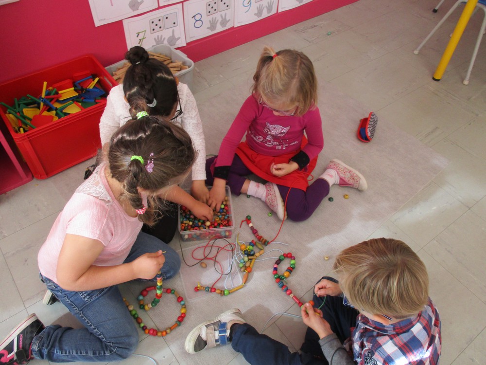 DANS LA CLASSE DES GS Ecole SainteSophie de Saint Jean d'Angély
