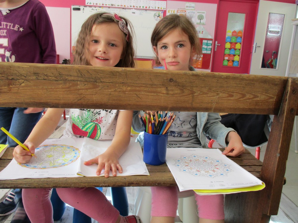 DANS LA CLASSE DES GS Ecole SainteSophie de Saint Jean d'Angély