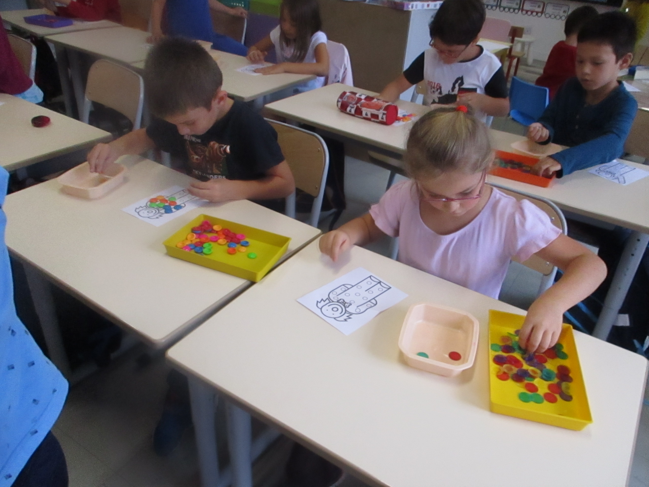 En CP, on manipule Ecole SainteSophie de Saint Jean d'Angély